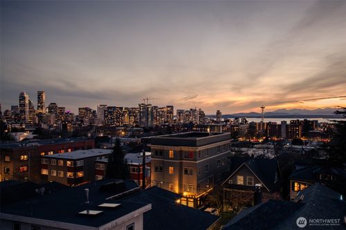 1227 E Roy St, Seattle, WA, 98102-4655 | Card Image