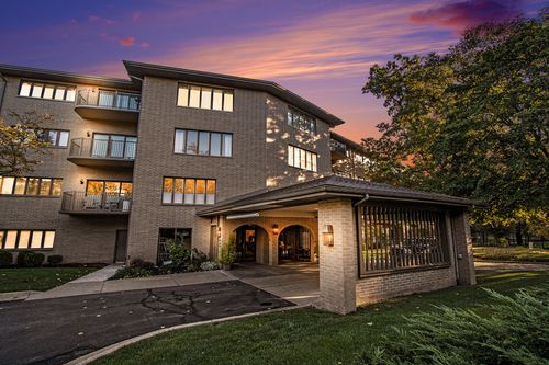 207-4040 Greenleaf Cir, Kalamazoo, MI, 49008-2582 | Card Image