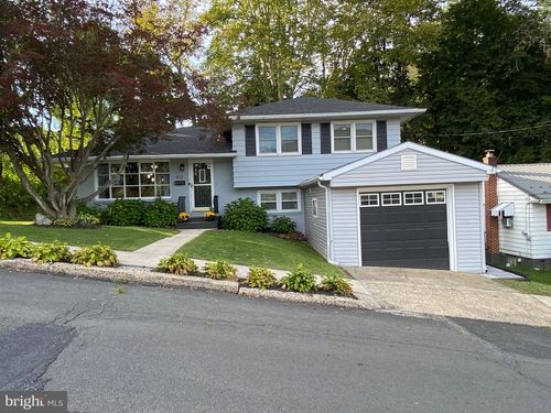 412 Pulaski Dr, POTTSVILLE, PA, 17901-3634 | Card Image