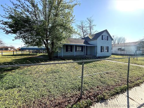 506 W 5th St, Stroud, OK, 74079-3425 | Card Image