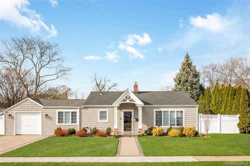 199 Van Buren St, Massapequa Park, NY, 11762-2442 | Card Image