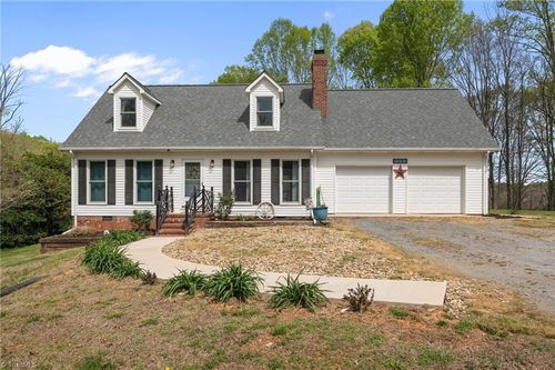 233 Rock Spring Dr, Reidsville, NC, 27320-7838 | Card Image