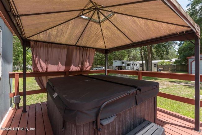 Hot Tub. | Image 34