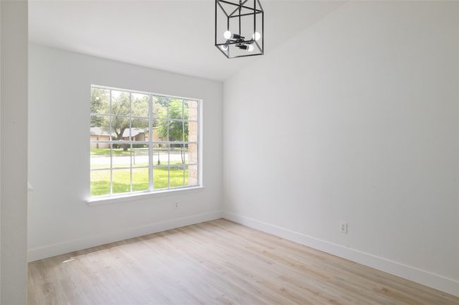 A great office option that faces the vibrant front lawn. | Image 15