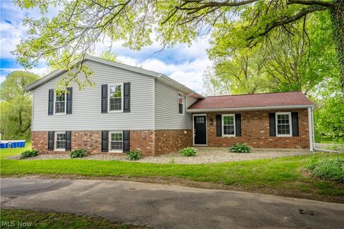 6518 Lorraine Ave Nw, Massillon, OH, 44646-1042 | Card Image
