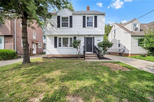 19413 Raymond St, Maple Heights, OH, 44137-1748 | Card Image