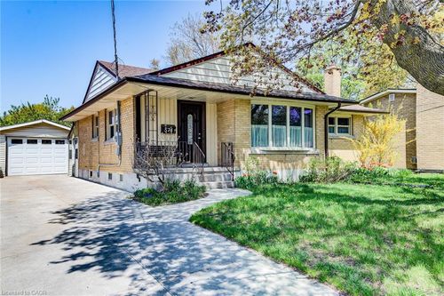 574 Krug St, Kitchener, ON, N2B1L7 | Card Image