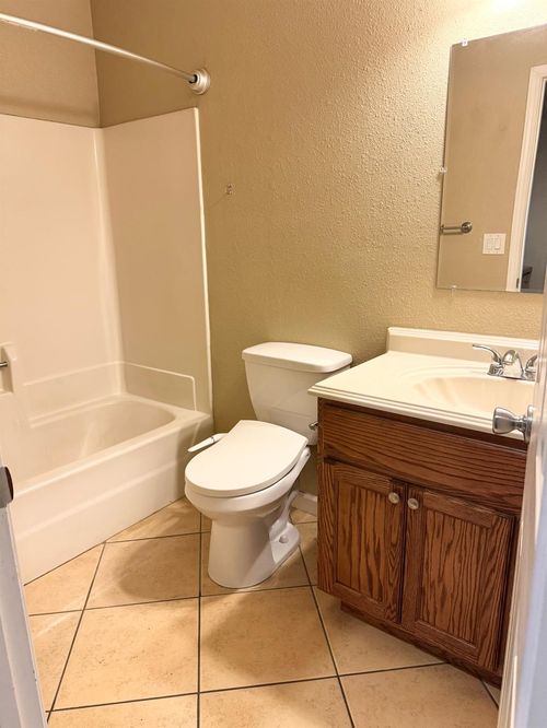 1633 Porter Way, Stockton, CA, 95207-4126 | Card Image