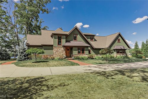 22 E Bay Cir Ne, Hartville, OH, 44632 | Card Image