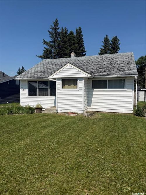 217 3a Street E, Nipawin, SK, S0E1E0 | Card Image