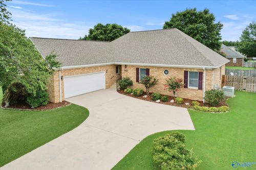 7103 Horse Hollow Dr Se, Owens Cross Roads, AL, 35763-8781 | Card Image