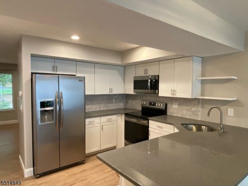 4 Wendover Ct, Bedminster, NJ, 07921-1405 | Card Image