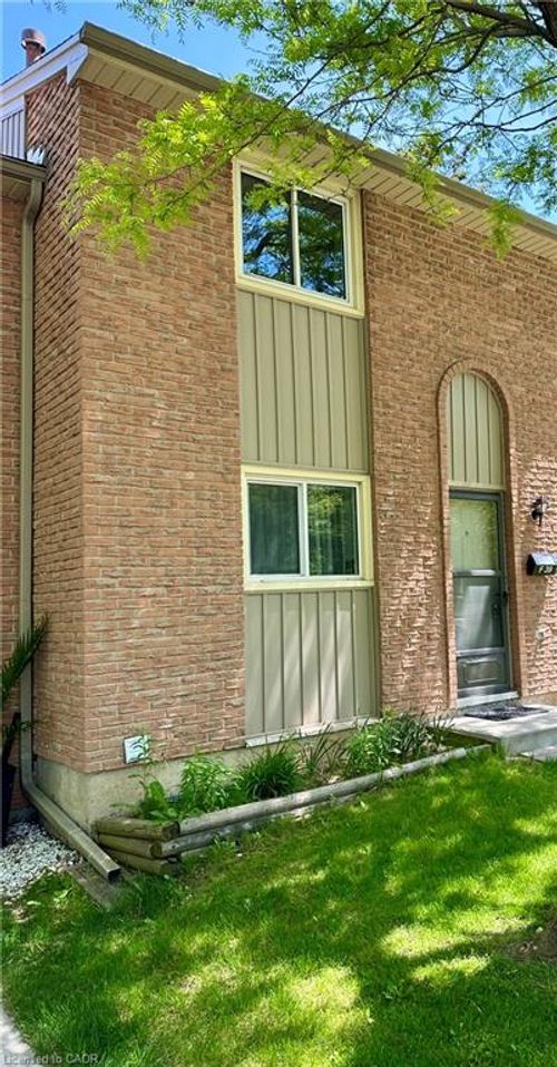 f39-223 Pioneer Dr, Kitchener, ON, N2P1L9 | Card Image