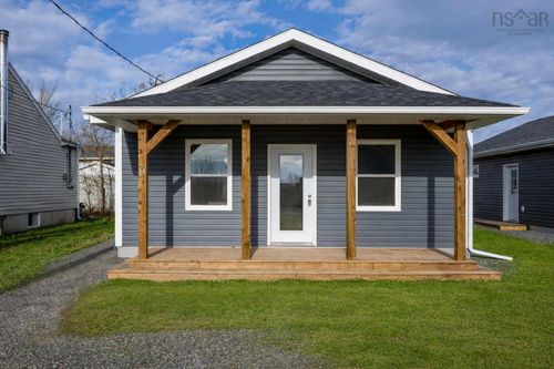54 Oak St, Pictou, NS, B0K1H0 | Card Image