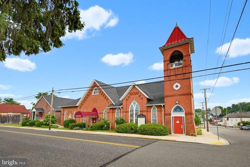 101 N 2nd St, NEW FREEDOM, PA, 17349-9461 | Card Image