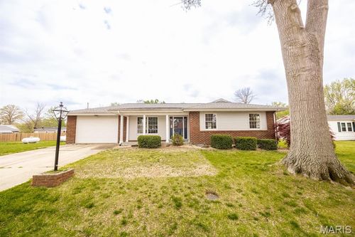 18810 Spruce St, Carlyle, IL, 62231-6214 | Card Image