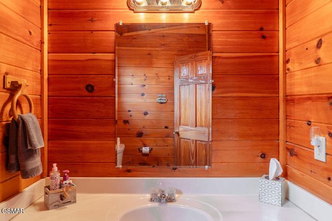 Loft Bathroom (ensuite) | Image 21