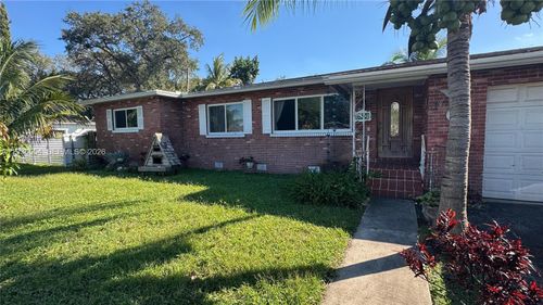 630 Ne 165th St, Miami, FL, 33162-3632 | Card Image