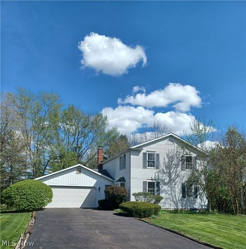 8054 Fox Run Ave Nw, North Canton, OH, 44720-5711 | Card Image