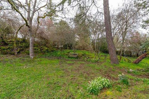 2015 Runnymede Ave, Victoria, BC, V8S2V5 | Card Image