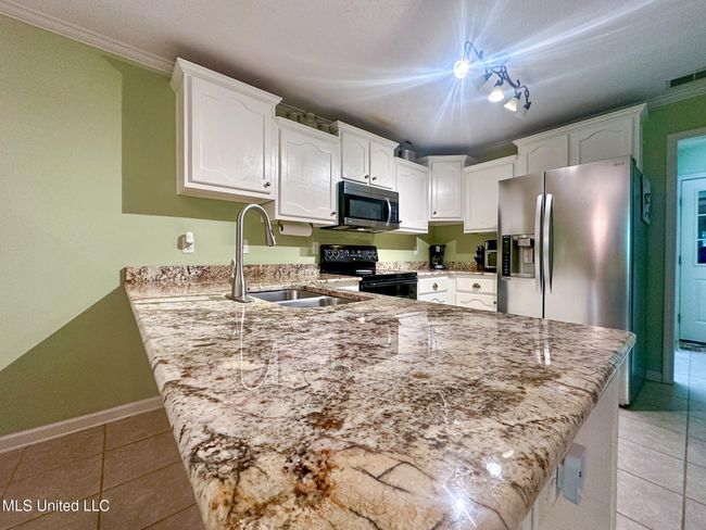 Kitchen | Image 9