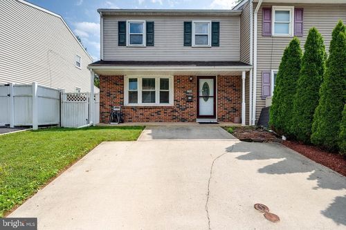 2524 Girard Ave, READING, PA, 19609-1812 | Card Image
