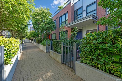 6426 Ash St, Vancouver, BC, V5Z3G9 | Card Image