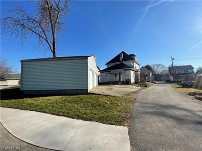 403 N Walnut Street, House other with 3 bedrooms, 1 bathrooms and null parking in Louisville OH | Image 2