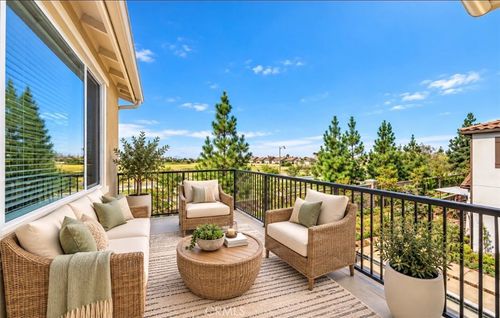 7-15901 Stresa Ln, Fontana, CA, 92336-4687 | Card Image