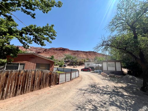 221 E 200 N, Moab, UT, 84532-2467 | Card Image