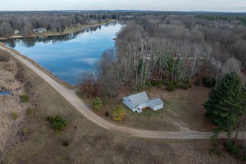 9996 Fawn Lake Dr, Stanwood, MI, 49346-8748 | Card Image