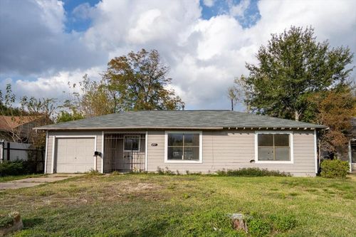 5851 Southtown St, Houston, TX, 77033-1913 | Card Image