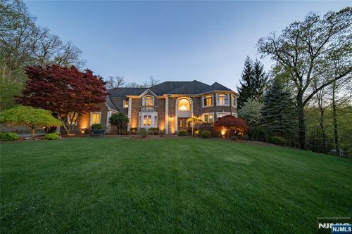 43 Walsh Dr, Mahwah, NJ, 07430-2566 | Card Image