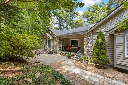 516 Overlook Dr, Flat Rock, NC, 28731-8503 | Card Image