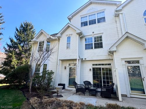 8 Timothy Ct, Morristown, NJ, 07960-2761 | Card Image