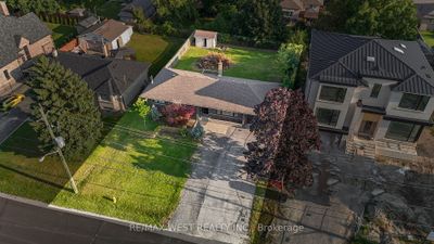 33 Goodman Cres, House other with 3 bedrooms, 2 bathrooms and 5 parking in Maple ON | Image 2