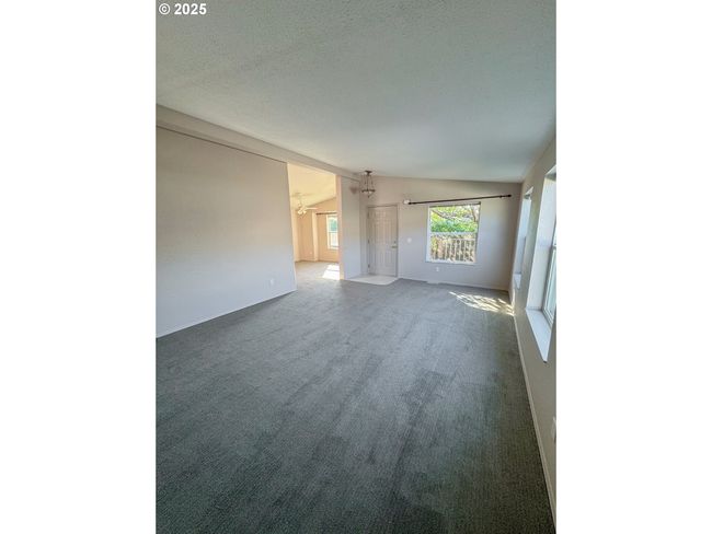 UNIT-13 - 3355 N Delta Hwy, House other with 3 bedrooms, 2 bathrooms and null parking in Eugene OR | Image 8