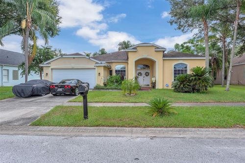 327 Country Vineyard Dr, VALRICO, FL, 33594-3048 | Card Image