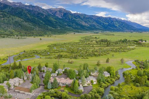 12-3950 Pond Dr, Wilson, WY, 83014-9132 | Card Image