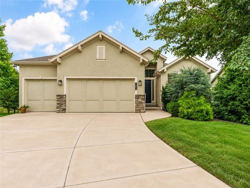 2203 W 132nd St, Leawood, KS, 66209-4305 | Card Image