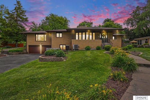 6321 Country Club Rd, Omaha, NE, 68152-2056 | Card Image