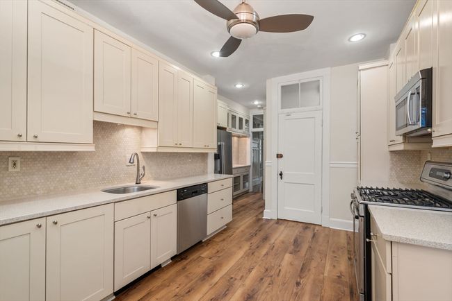 APT-2 - 76 Marshal St, Condo with 3 bedrooms, 2 bathrooms and 1 parking in Brookline MA | Image 22