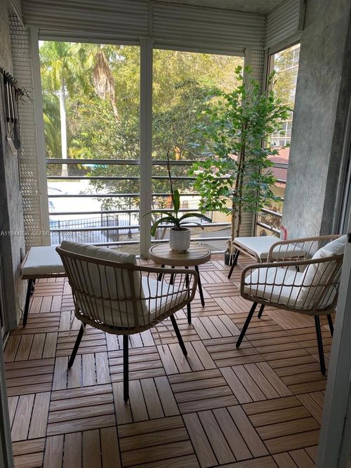 apt-210-17890 W Dixie Hwy, North Miami Beach, FL, 33160-5806 | Card Image