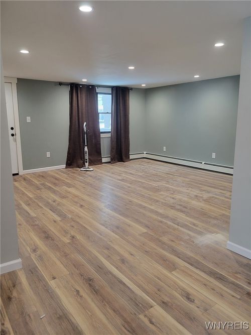 81 East St, Buffalo, NY, 14207-3104 | Card Image