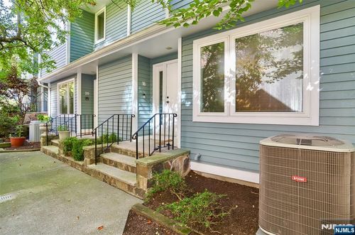 18 Skyview Ter, Clifton, NJ, 07013-1382 | Card Image