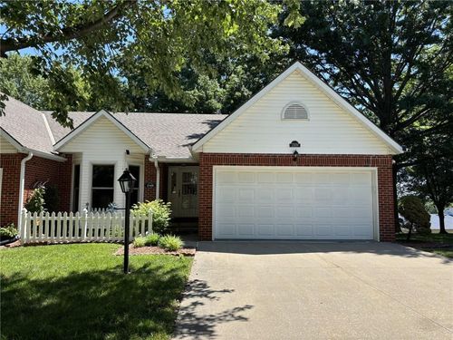 2109 Berkshire Dr, Saint Joseph, MO, 64506-4949 | Card Image