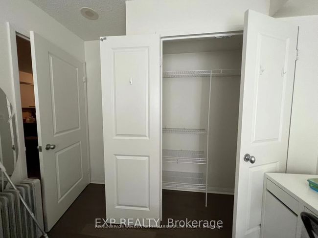 605 - 11 St Joseph St, Condo with 2 bedrooms, 1 bathrooms and null parking in Toronto ON | Image 8