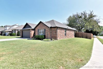 11991 S 269th East Avenue, House other with 3 bedrooms, 2 bathrooms and null parking in Coweta OK | Image 2