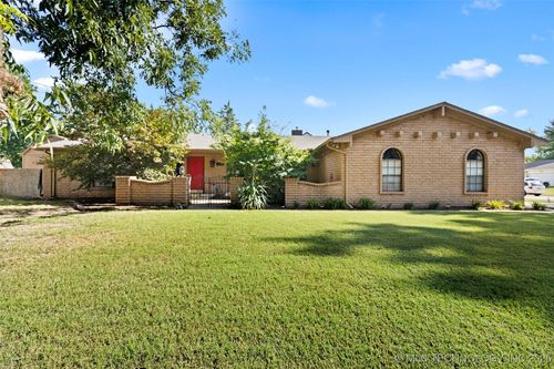 1400 W Quinton St, Broken Arrow, OK, 74011-8255 | Card Image