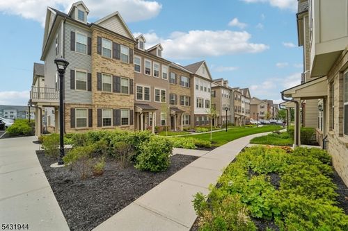 1 Haralson Ct, Livingston, NJ, 07039-5714 | Card Image